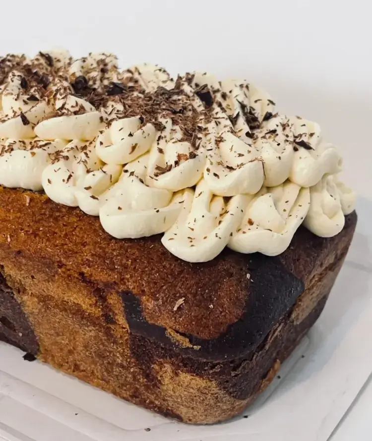 BIZCOCHO MARMOLEADO VAINILLA CHOCOLATE 6 PORCIONES (1).webp